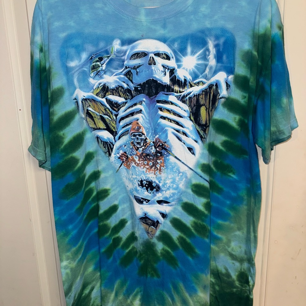 Blue and Green Graphic T-Shirt